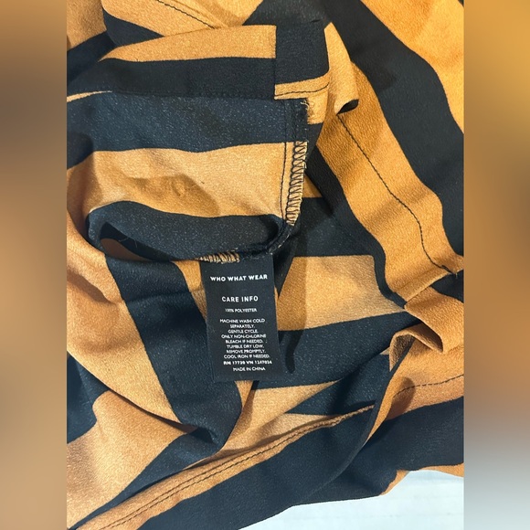 WHO WHAT WEAR Orange Black Striped Silky Tee Blouse Short Bell Sleeves 2XL - Picture 8 of 9